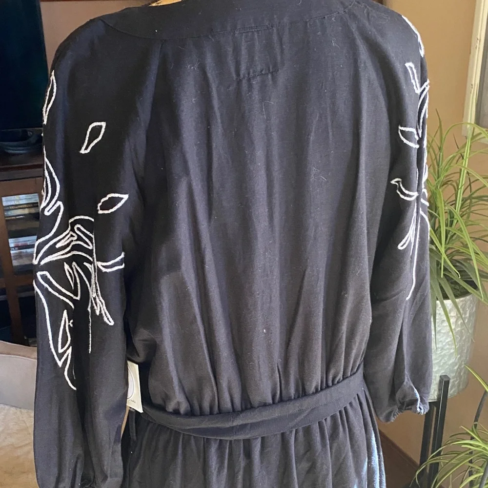 Lea Black Maxi Dress with White Embroidered Floral Detail - Picture 5 of 8